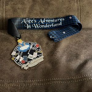 Yes.Fit Medal Alice’s Adventure in Wonderland
